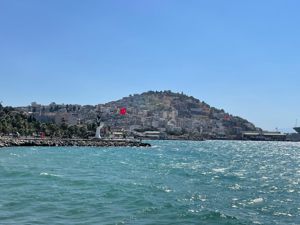 Kusadasi Waterfront El Heykeli