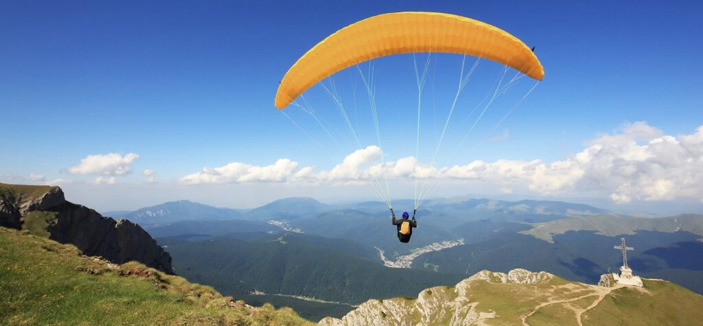 things to do in Bansko in the Summer: paragliding