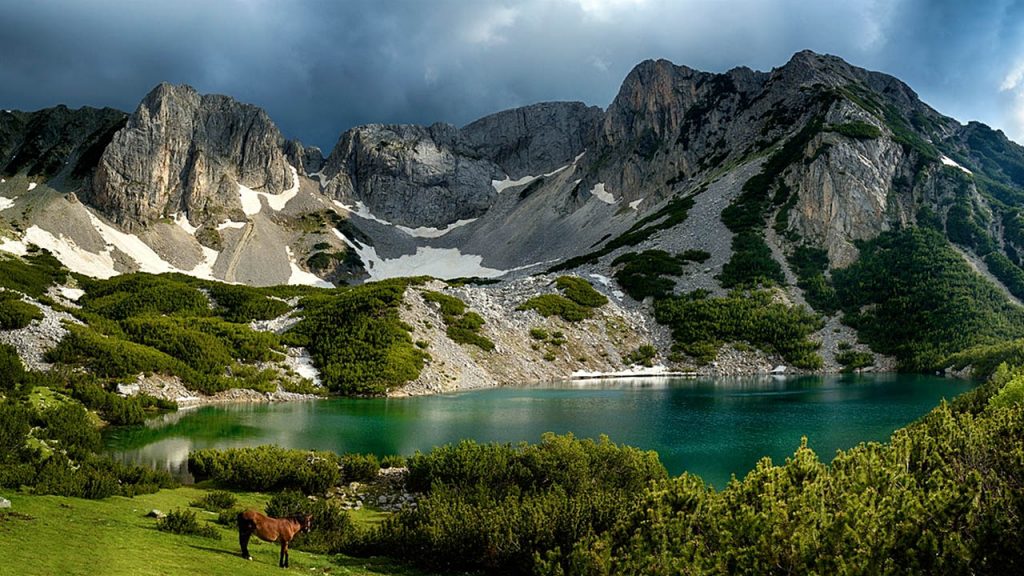 things to do in Bansko in the Summer: hiking Pirin National Park