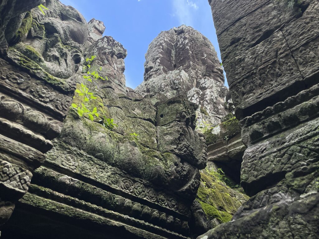 Angkor-Wat-Bayon-Temple-Green