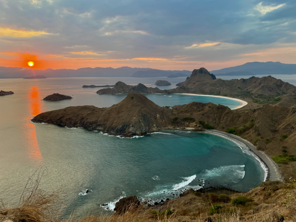 Padar-Island-Sunset-Wanua