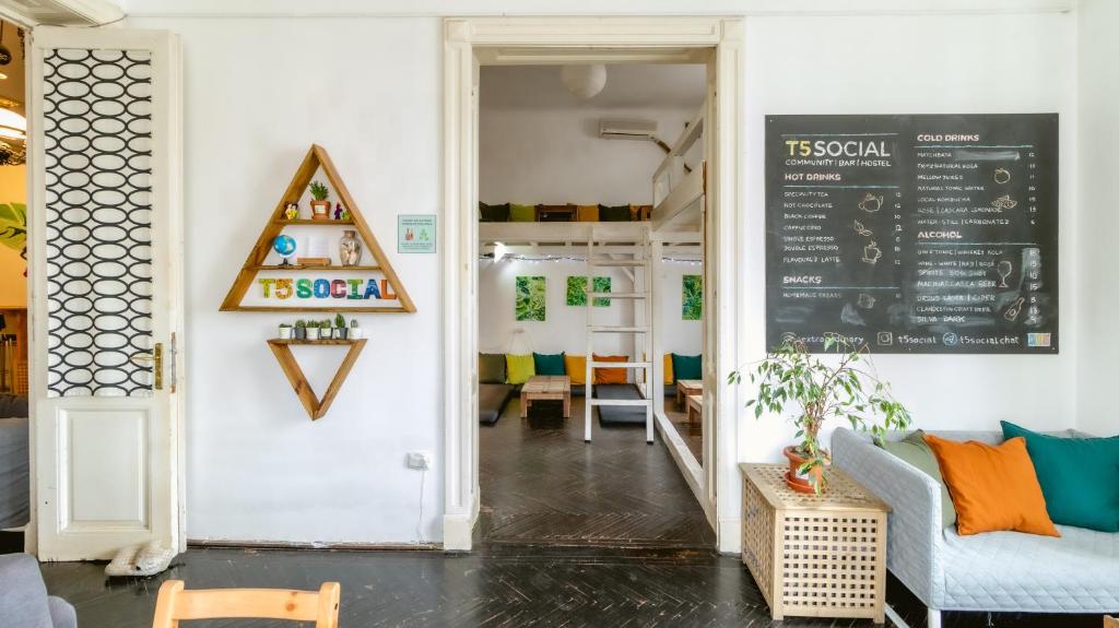 Where to Stay in Bucharest: T5 Social
