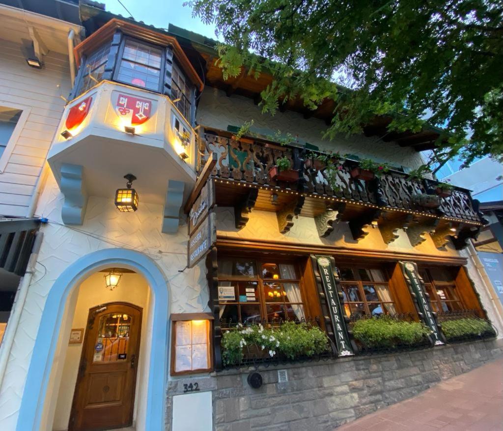 where to stay in Bariloche Hosteria Suiza