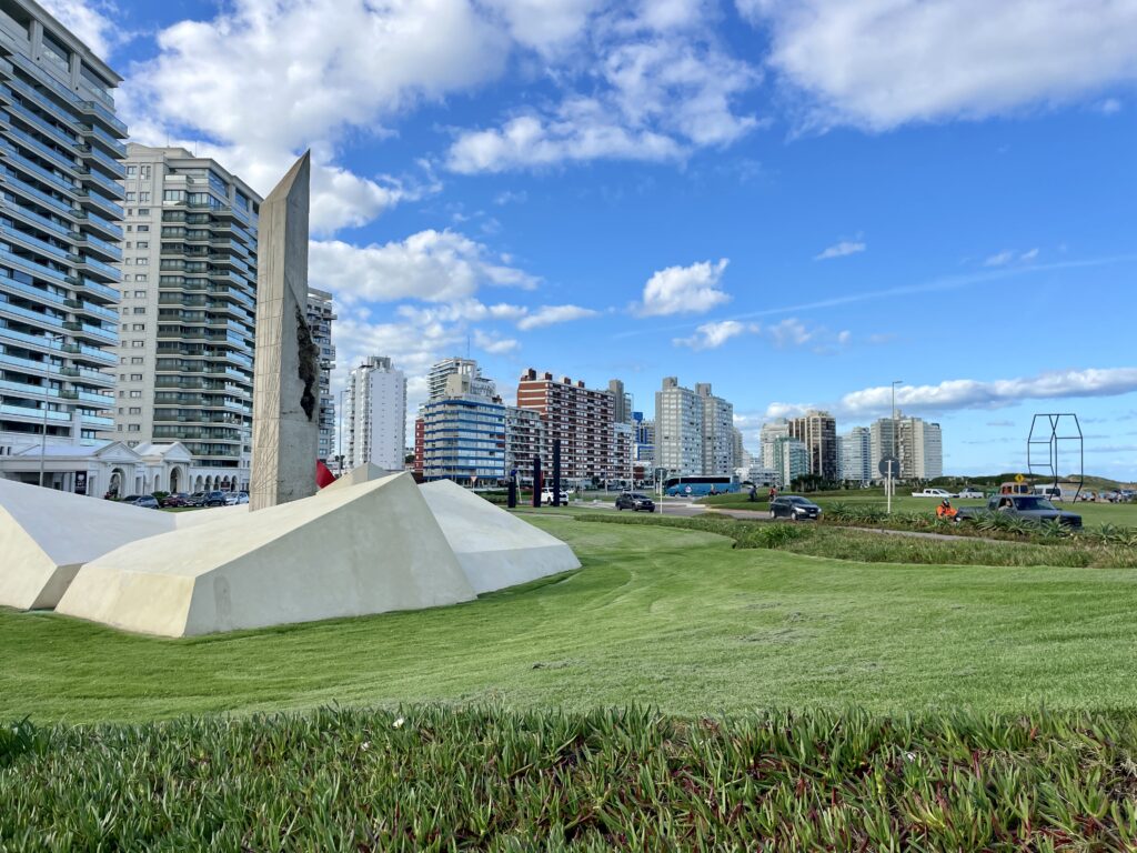 How to get from Montevideo to Punta del Este