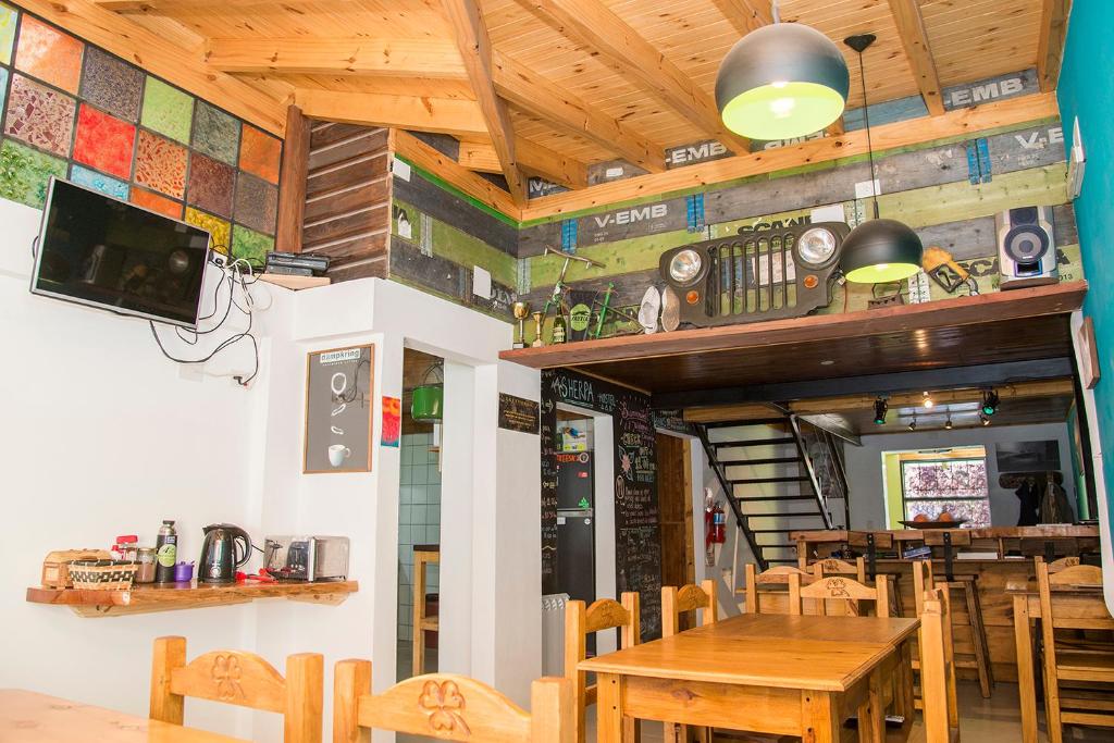 where to stay along 7 Lakes Route: Sherpa Hostel