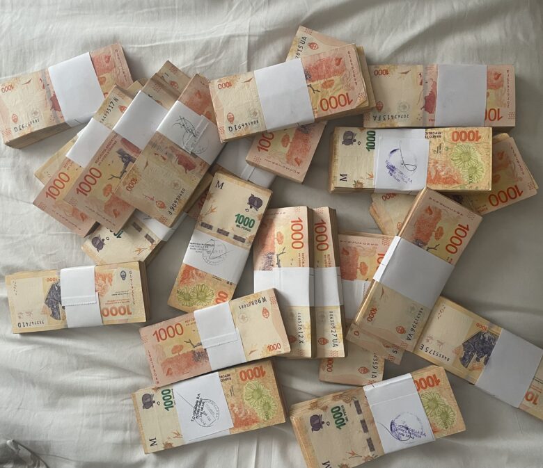 how to exchange money in argentina